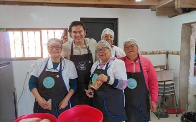 Chef por Chile cocinó para comedor solidario del campamento Manuel Bustos